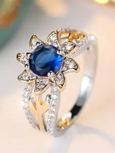 A pair of floral sapphire blue rings made of blue zirconia are fashionable, elegant and retro, suitable for women to wear during travel, wedding parties Statement Ring