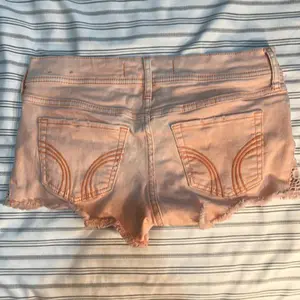 Hollister Short-Shorts Size 3. Waist: 26 inches. Pink with embroidery on hips Womenswear Bottom