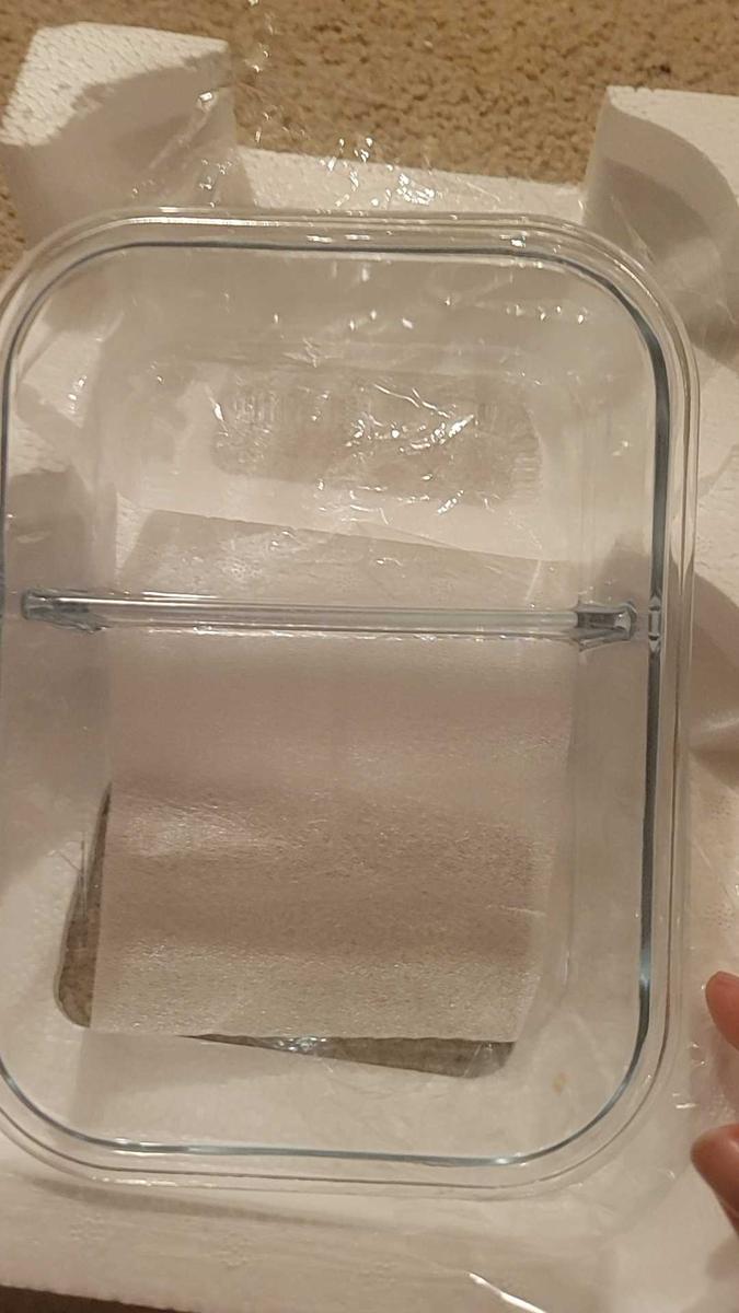 Item: 4 Containers + 2 Sponges