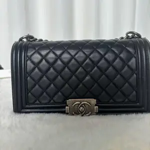 Pre-owned CHANEL Boy Black Shoulder Bag with Silver Hardware|20489773