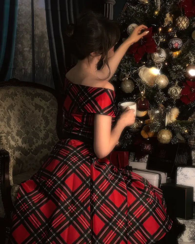 women's red off the shoulder dress for christmas Red 1950s Christmas Plush Off-Shoulder Dress