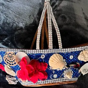 Mayelewo Cesta para Yemaya Mayelewo with Seashell Design, Decorative Elements, and Beaded Accents