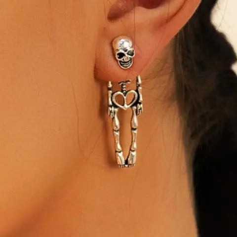 Halloween Skull Pendant Earrings, Skeleton Head Design, Unisex Party Jewelry, Spooky Accessory for Halloween Costume, Witchy Jewelry, Ear Accessories