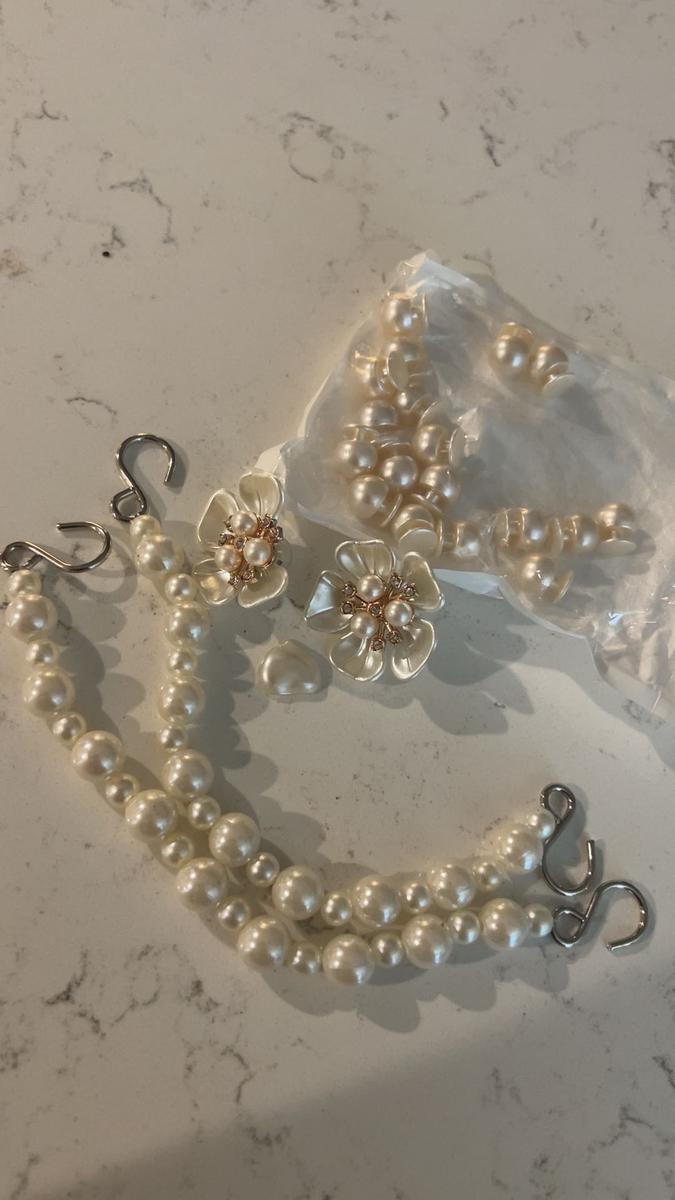 Item: Pearls & Chains