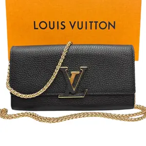Pre-owned Louis Vuitton Leather Crossbody Bags Black Taurillon Capucines Wallet added Chain