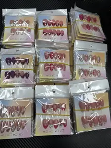Una(8356)gc.30$ get 15 pairs of random almond shape nails. We have different styles.