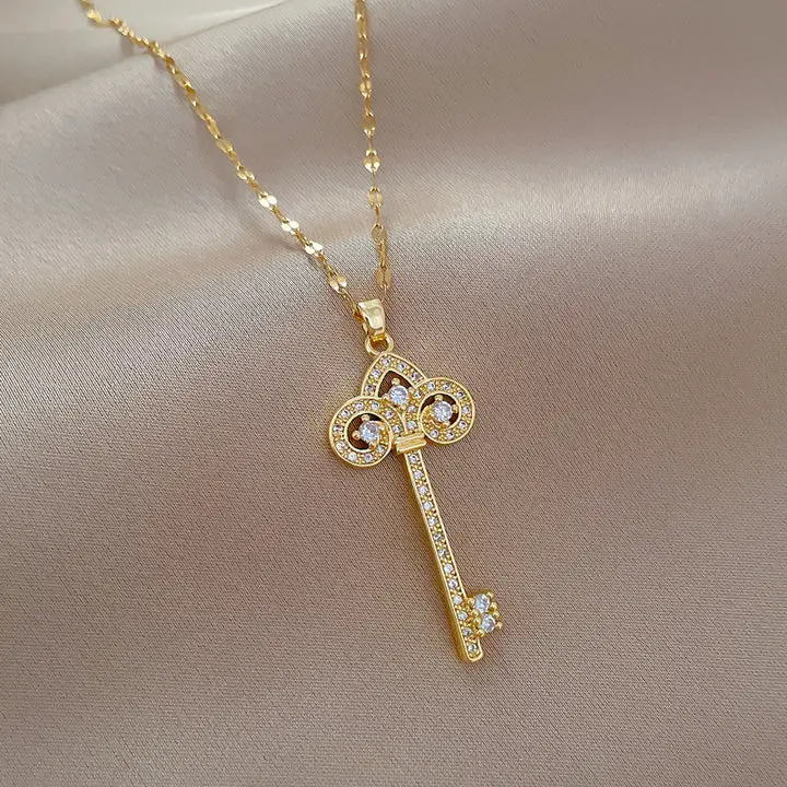 Unlock Your Shine Crystal Key Necklace – 18K Gold Plated Elegant Pendant