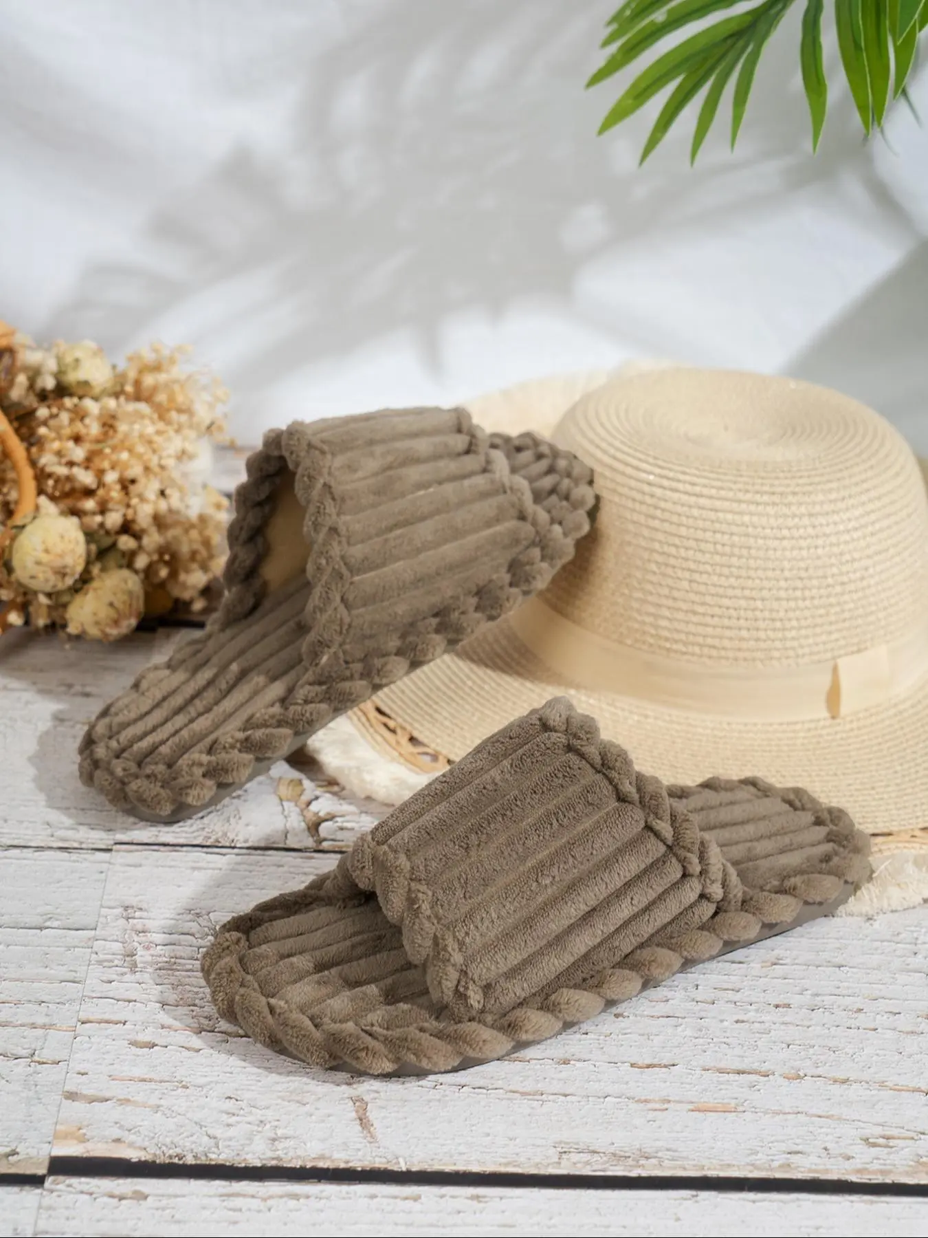 Women's Plush Slippers with Striped Design, Soft Comfortable Indoor House Slippers Home Shoes for Living Room & Bedroom, Casual All-Season Footwear, Trendy Casual Slippers