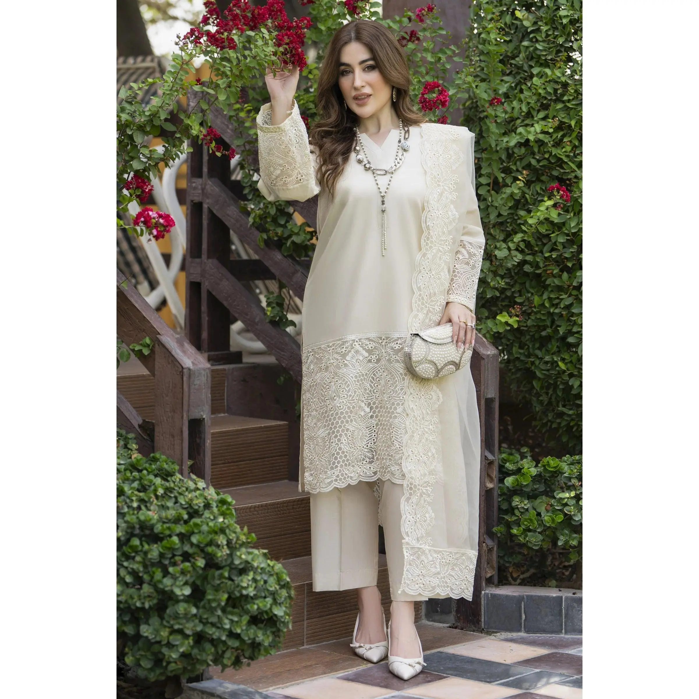 Gul Warun 3pc Embroidered Cotton Suit with Scalloped Organza Dupatta – AMG1