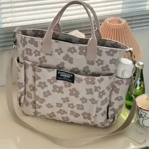 Durable Polyester Parent Bag with Ample Storage Space, Multiple Pockets for Diapers and Baby Essentials, Fashionable Handbag Style for Moms, Multifunctional Diaper Bag