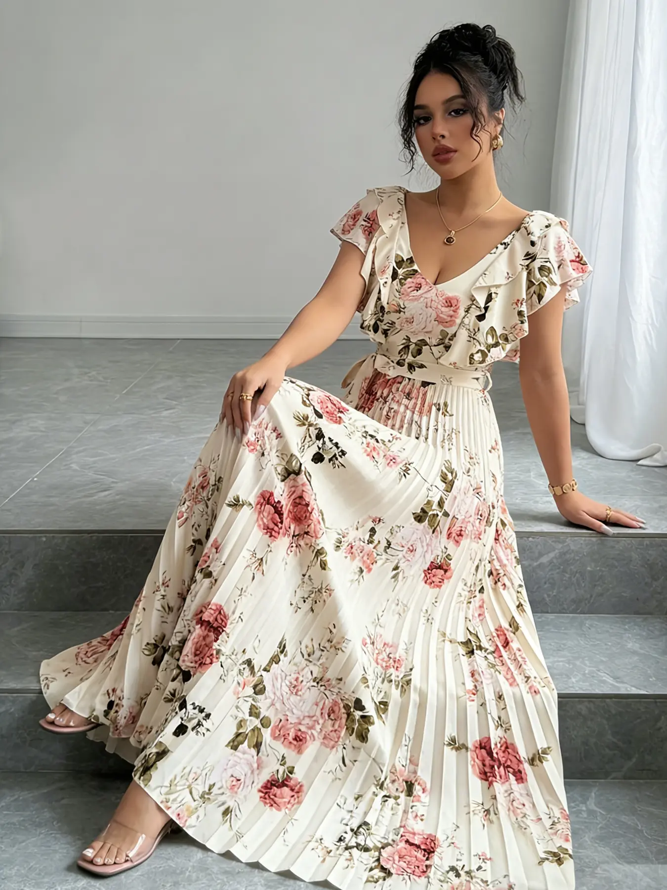 A women's apricot colored fashionable Summer Casual Floral rose print pleated long dress, with a gentle print and a flowing pleated skirt suitable for commuting to work, shopping and outdoor activities, indoor and outdoor dressing