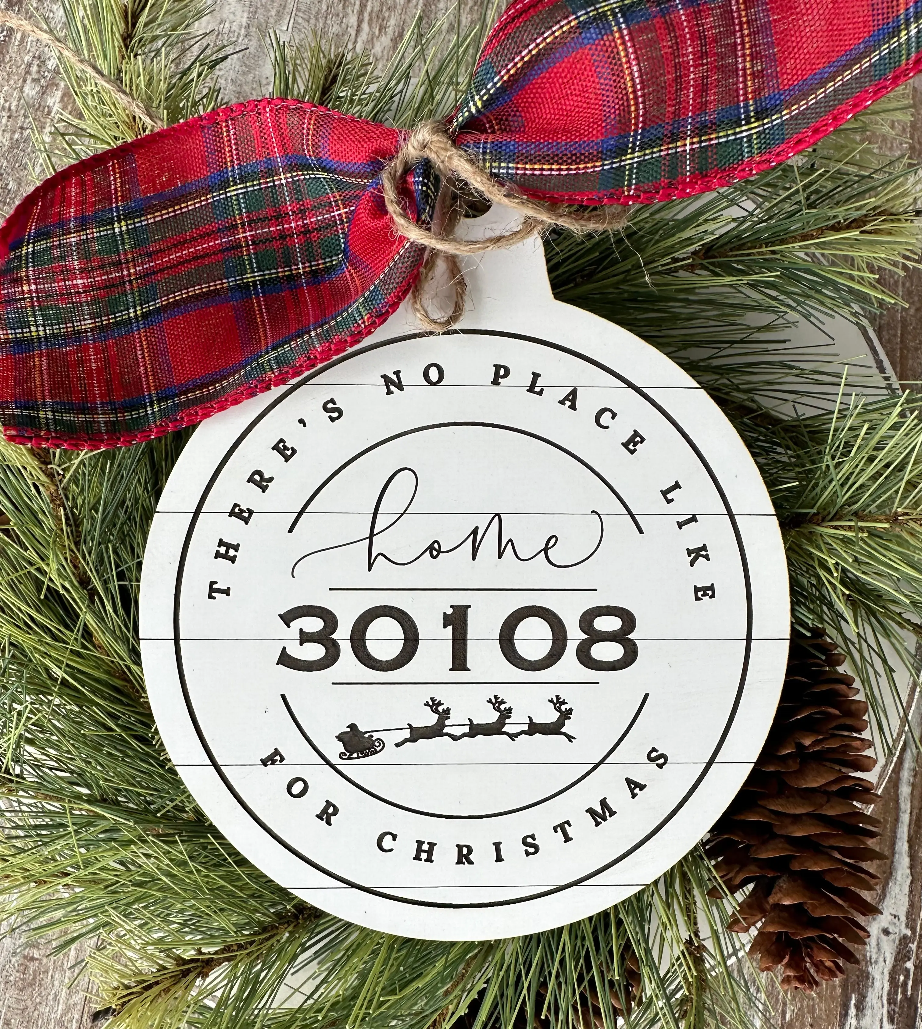 Customizable 5 Inches Personalized Handmade Rustic Shiplap Christmas Ornament - "There's No Place Like Home for the Holidays" Design, Festive Home Supplies Decoration