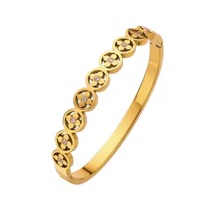 18K Gold Pleated Clover Bangle Bracelet with Zircon Gemstones
