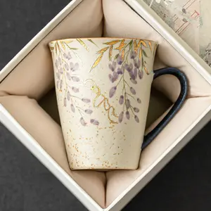 The blue and white flint ceramic cup, hand-painted with gold and wisteria flower patterns, is a creative and elegant vintage craft coffee cup, a custom friendship cup