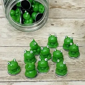 50 Frogies Filler Bingo Chips with Magnetic Wand and Holding Container Cute Set Night  Party Game 50 Ranitas para Cartas