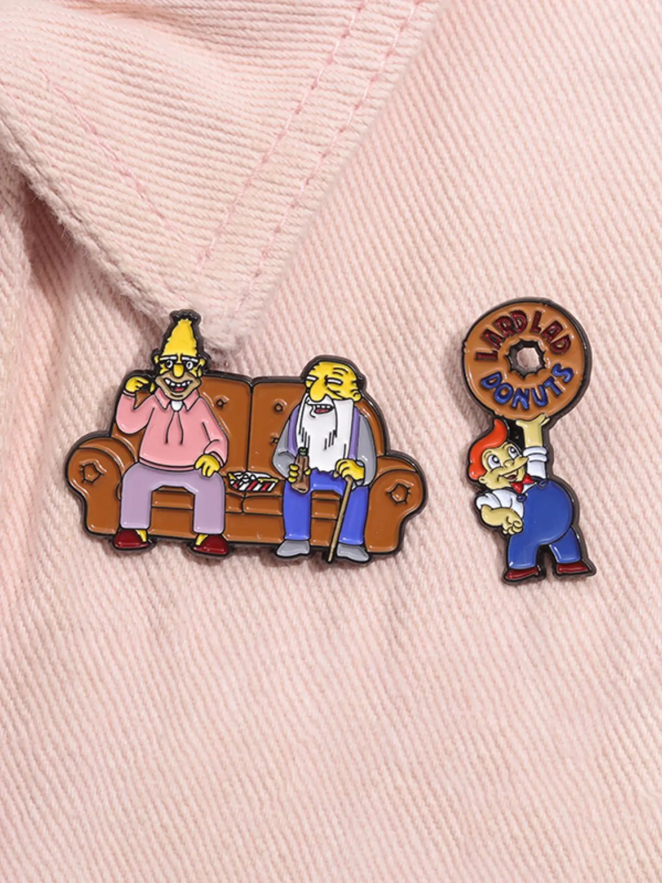 2pcs/set The Simpsons Enamel Pins Cartoon Comedy Animation Characters Metal Brooches Boutonniere Pins Lapel Backpack Badge Fashion Jewelry Accessories Brooch Pin Clip Gifts for Friends