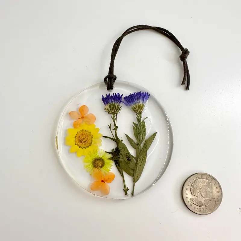 Resin Ornament for Home Decor with Pressed Flowers and Leaves Unique Design for Wall Hanging