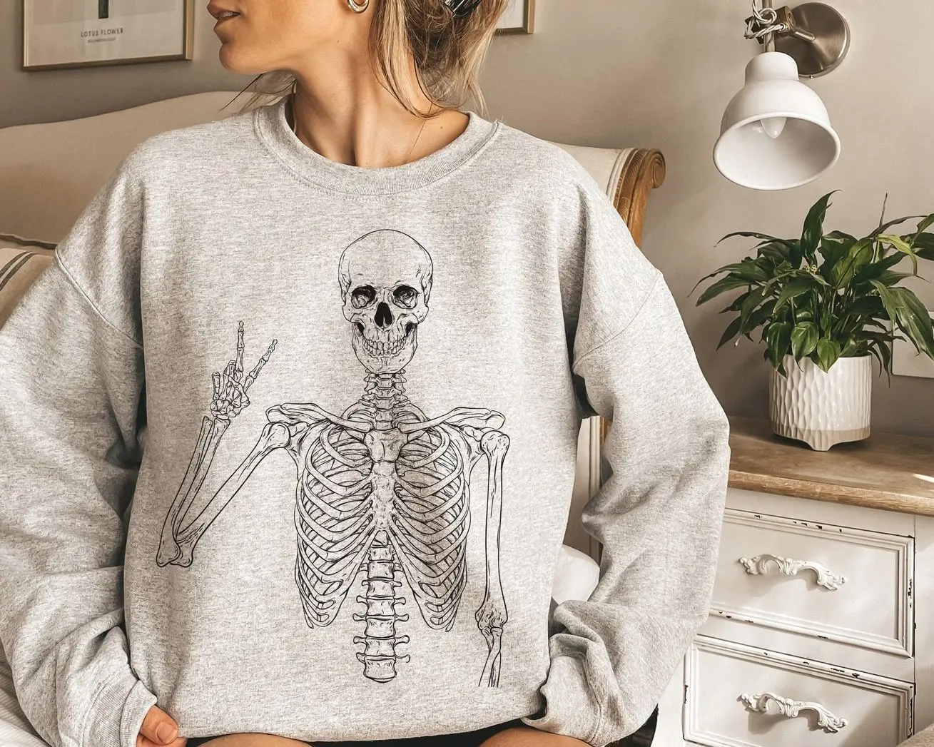 Skeleton Peace Sign Sweatshirt, Retro Halloween Crewneck, Spooky Season Pullover, Cute Skeleton Graphic Sweater, Vintage Fall Apparel, Cozy Autumn Long Sleeve Shirt, Halloween Gift for Women & Men, Trendy Aesthetic Spooky Season Outfit Ideas
