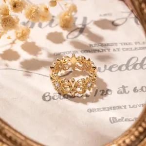 14K Gold-Plated Filigree Iris Flower Fleur-de-Lis Ring Vintage Royal Cubic Zirconia Band Ring Elegant Statement Jewelry