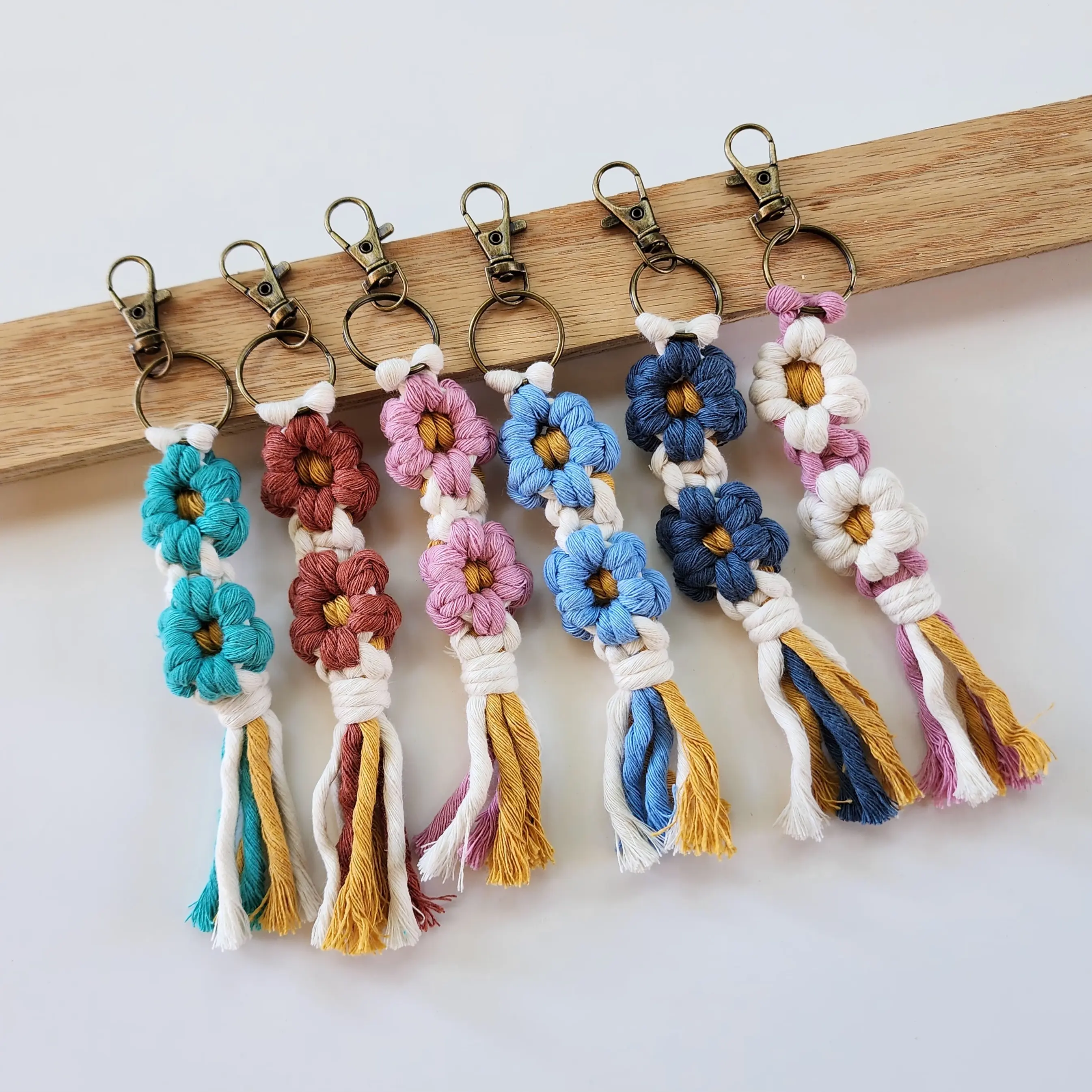 Macrame Daisy Flower Keychain Charm, Handmade Purse/Key Accessory