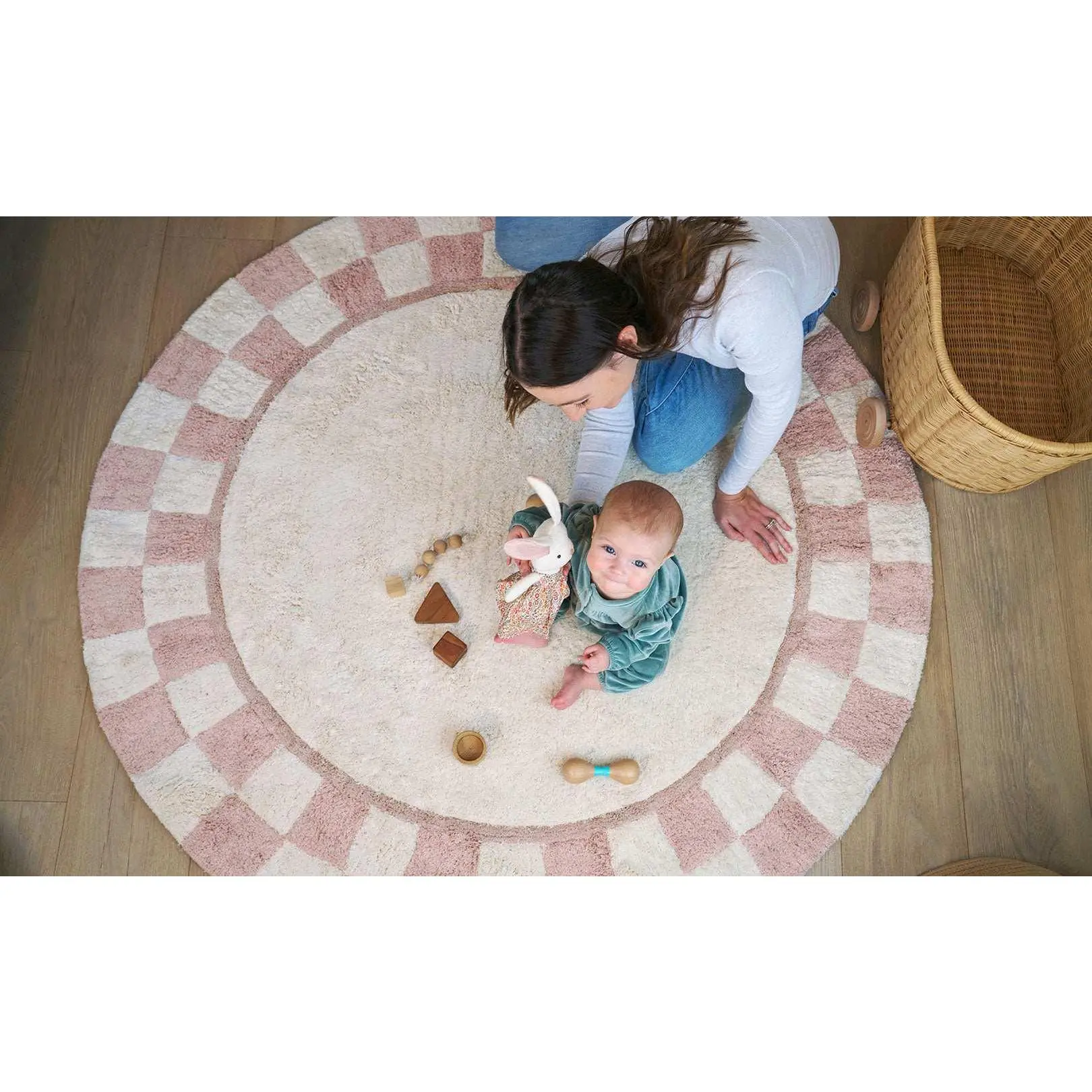 Checkered Charm Washable Round Organic Cotton Rug