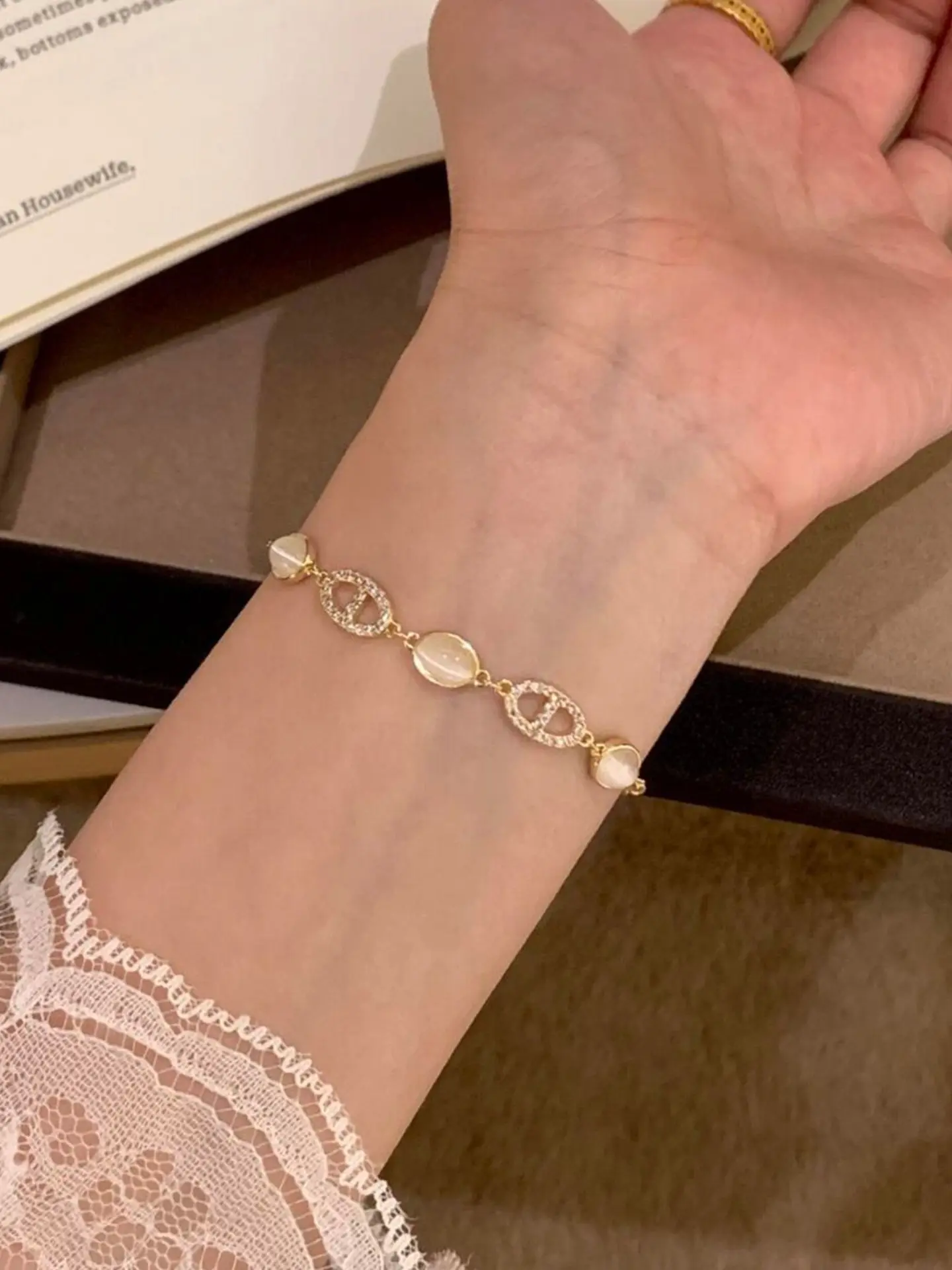 Elegant Zircon Cat Eye Bracelet, Versatile Nameplate Jewelry, Luxurious Light Luxury Accessory, Perfect Gift for Women