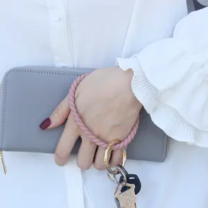 Large Twist Silicone Wristband Keychain, Anti Lost Key Ring, Metal Hardware Keychain, Portable Silicone Bracelet Key Holder