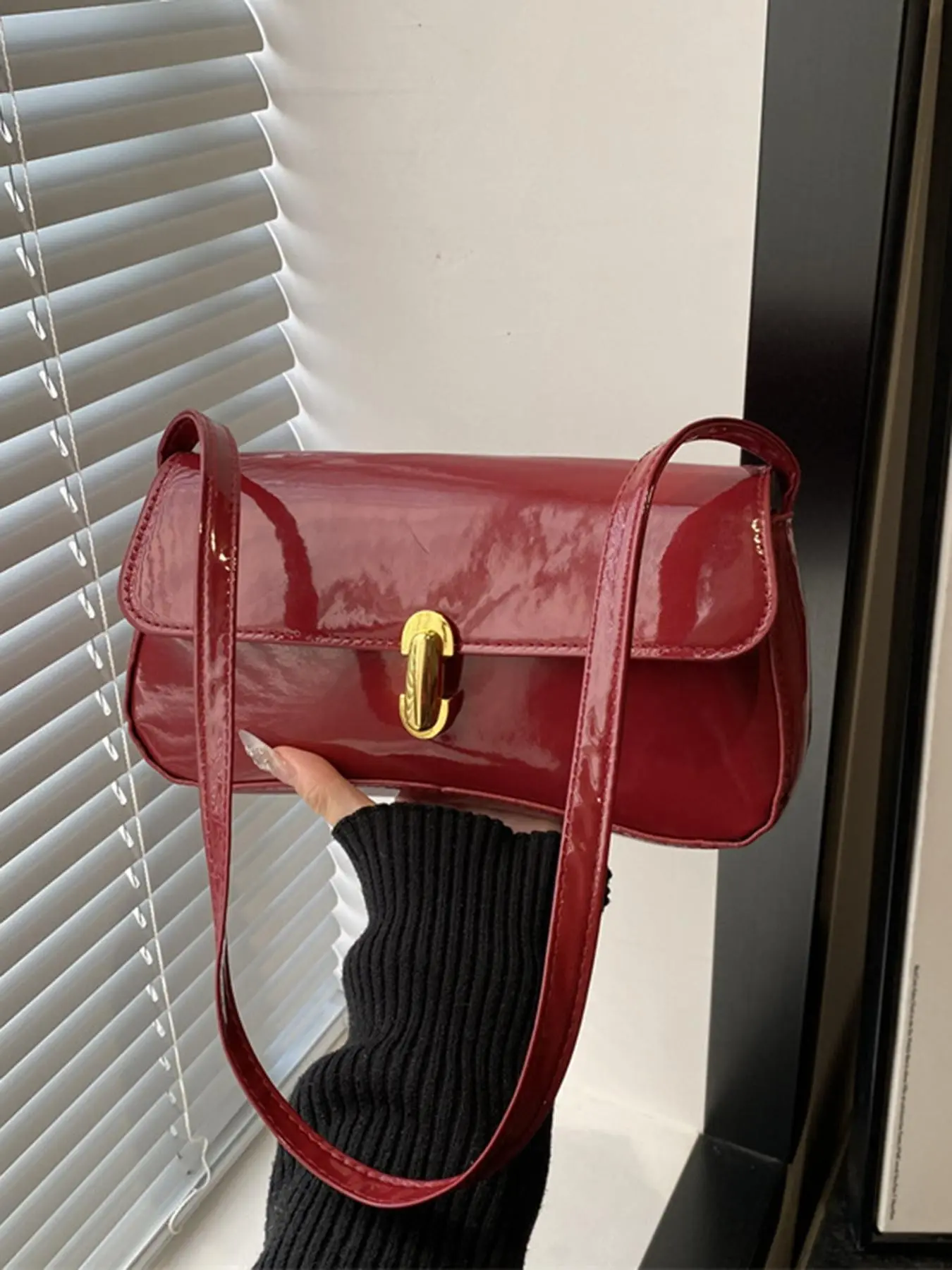 Romantic Handbags, Valentine's Retro fashion metal lock design one-shoulder underarm bag, Fashionable shoulder bag, suitable for shopping and so on, Fashionable Purse