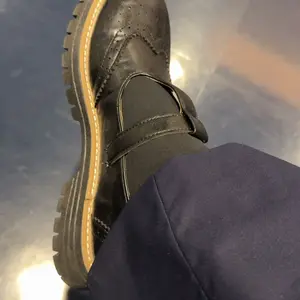 Women's Thick Sole Block Mary Jane Shoes, Vintage British Style, Breathable Carved Flower, 4cm Hidden Height Increase, Adjustable Magic Tape