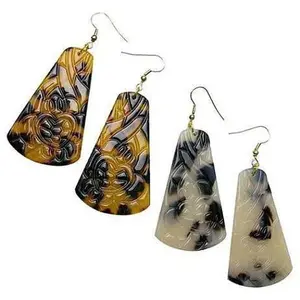 Carved Faux Turtle Shell Earring - Brown