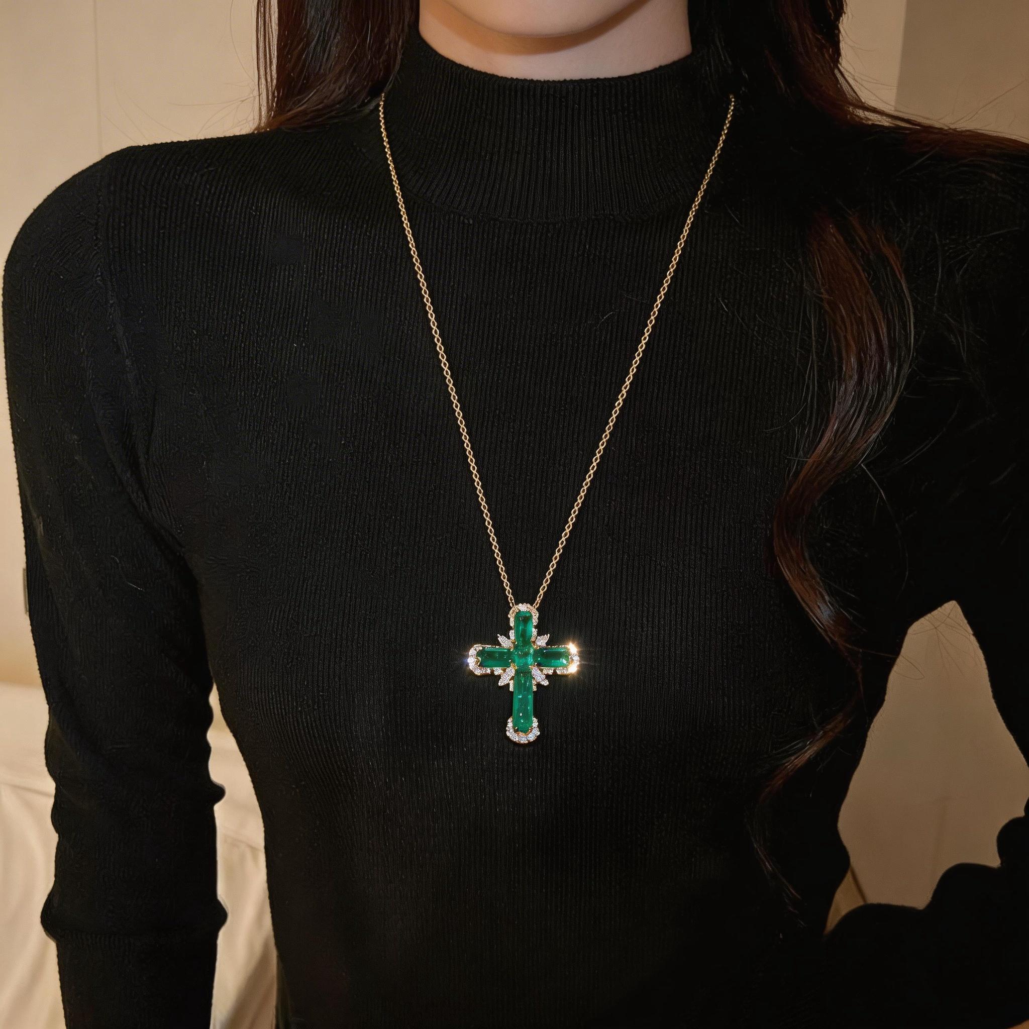 Skin-Friendly Adjustable Emerald Cross Pendant, Sparkling CZ, Fits Daily/Party, a Heartfelt Gift Dainty Hypoallergenic CZ Cross Necklace, Emerald Inlaid, Perfect for Party/Gala, a Thoughtful Gift