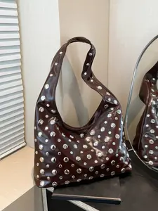 Fashionable retro light luxury exquisite functional style armpit bag, Hobo shoulder bag, trendy and unique rivet shoulder bag, large capacity tote bag, casual crossbody bags, can accommodate cosmetics, headphones, suitable for dating, parties, commuting