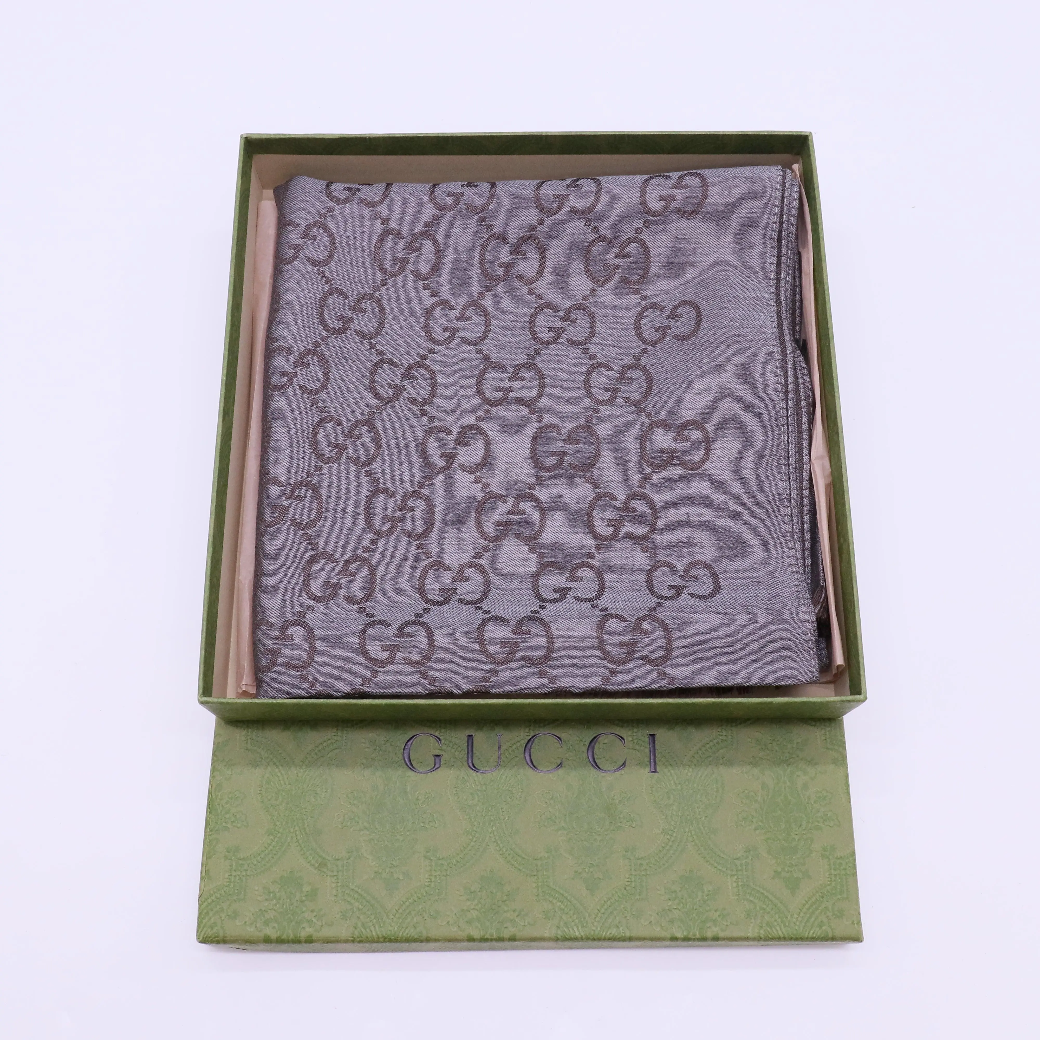 Pre-owned Gucci scarf features W22188