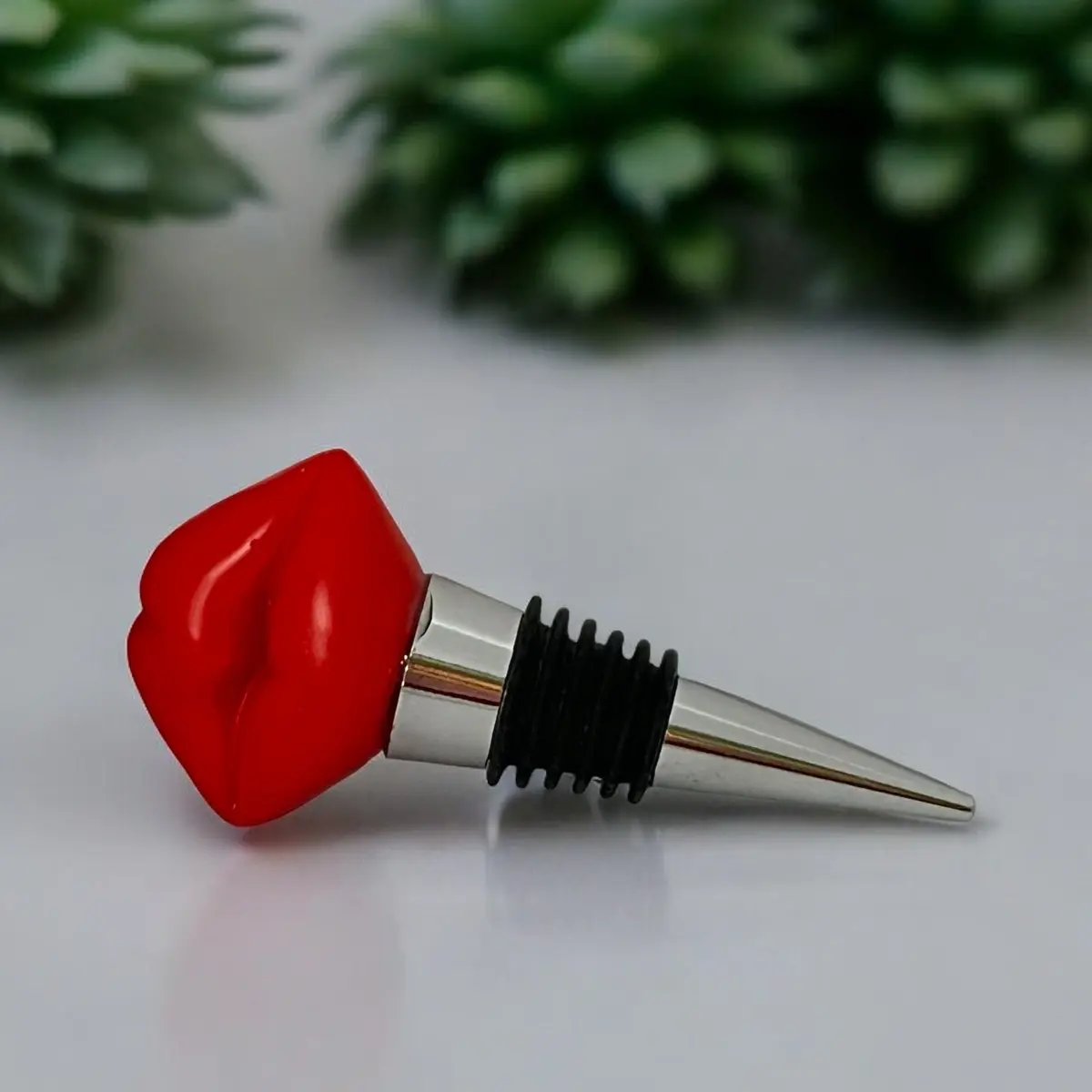 Creative Red Lip-shaped Wine Stopper, Expanding Beverage Bottle Stopper for Wine and More