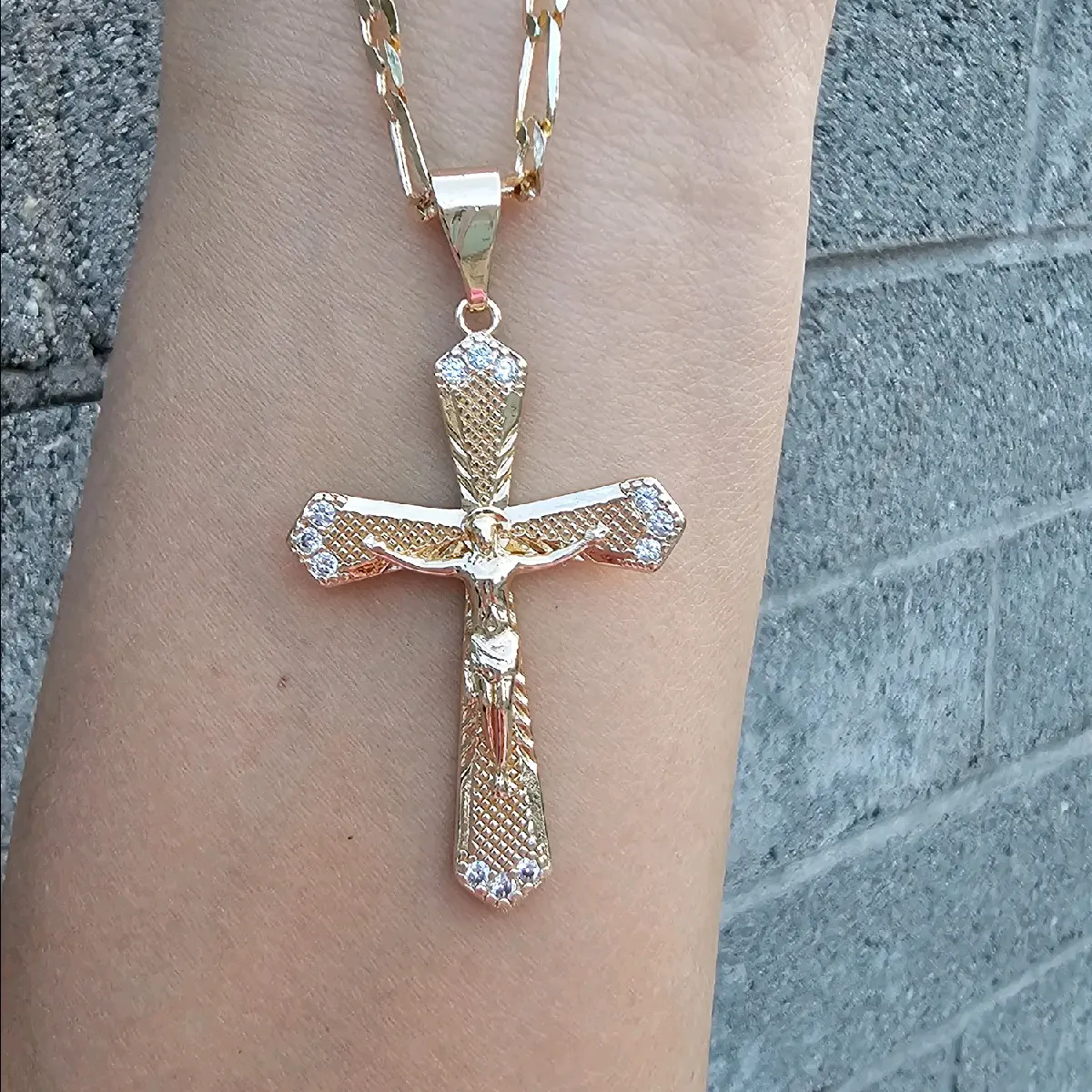 Crucifico gold plated necklace
