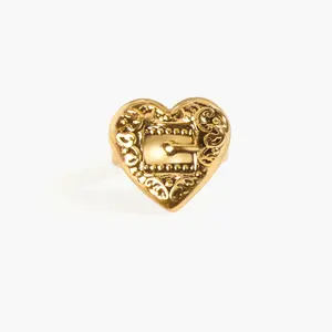 en route Belted Heart Ring in Gold, Bold Heart Motif with Central Buckle & Baroque Swirls, Faceted Organic Band for Powerful Self-Love Style, Statement Jewelry That Protects and Celebrates Your Heart