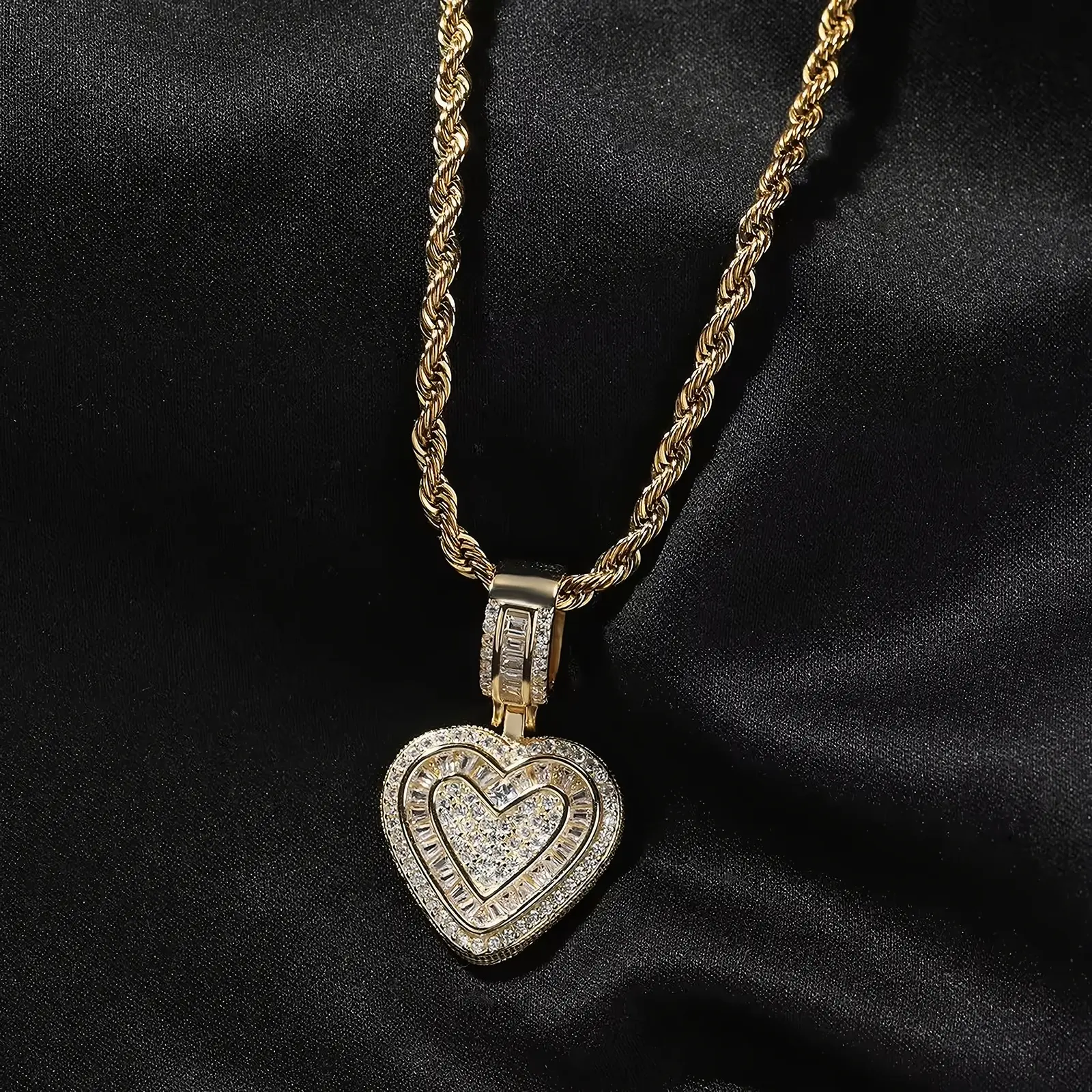 Hip Hop Heart Necklace for Men and Women, Cubic Diamond Heart Pendant Necklace for Men, Christmas Gift for Women