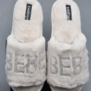 Bebe Women's Slippers Size S (6-7) Cream Faux Fur and memory foam insoles comfort, indoor and outdoor soles.