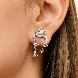 1 Pair Silver 3D Frog Stud Earrings for Women – Cute Dangle Frog Wrap Earrings, Unique Animal Piercing Jewelry, Hypoallergenic Funky Unique Accessories for Daily Casual Party Halloween