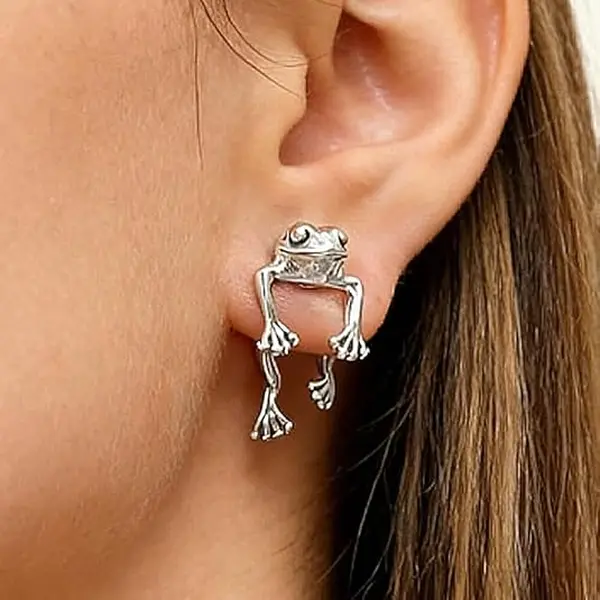 1 Pair Silver 3D Frog Stud Earrings for Women – Cute Dangle Frog Wrap Earrings, Unique Animal Piercing Jewelry, Hypoallergenic Funky Unique Accessories for Daily Casual Party Halloween