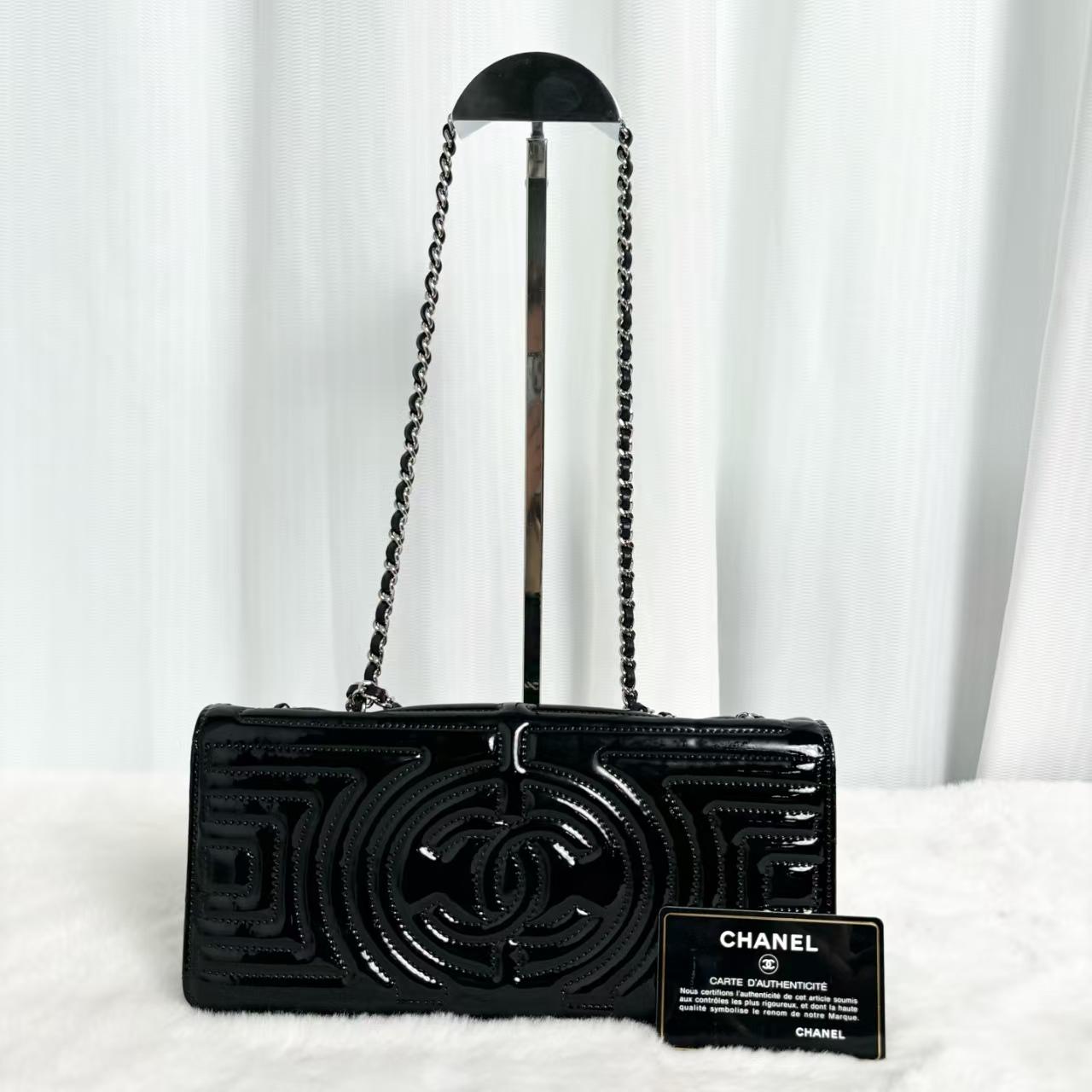 Pre-owned CHANEL Geometric CC Labyrinth Tote | Black Patent Leather with Silver Chain|21207574