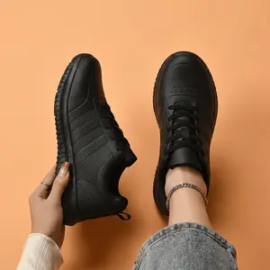Women’s non-slip athletic shoes with soft soles and oil resistance; black kitchen shoes; lightweight, comfortable nurse/nursing shoes made of PU leather for running; suitable for food service workers and nurses.