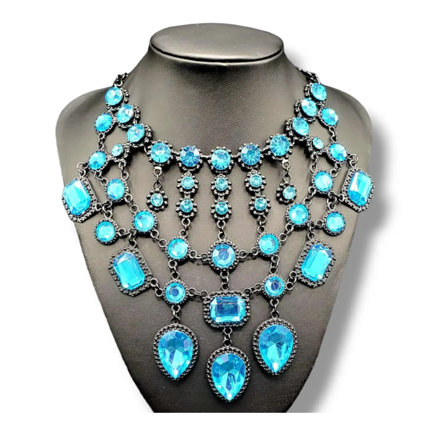 Teal Temptation Necklace - Elegant Design with Decorative Elements and Secure Clasp