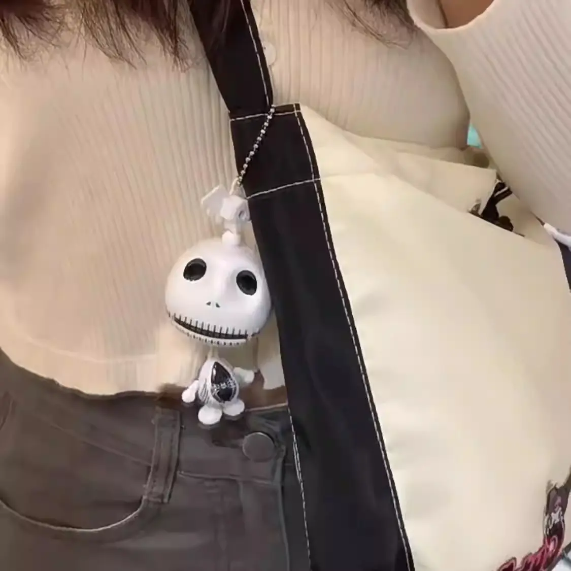 Large-headed skeleton head