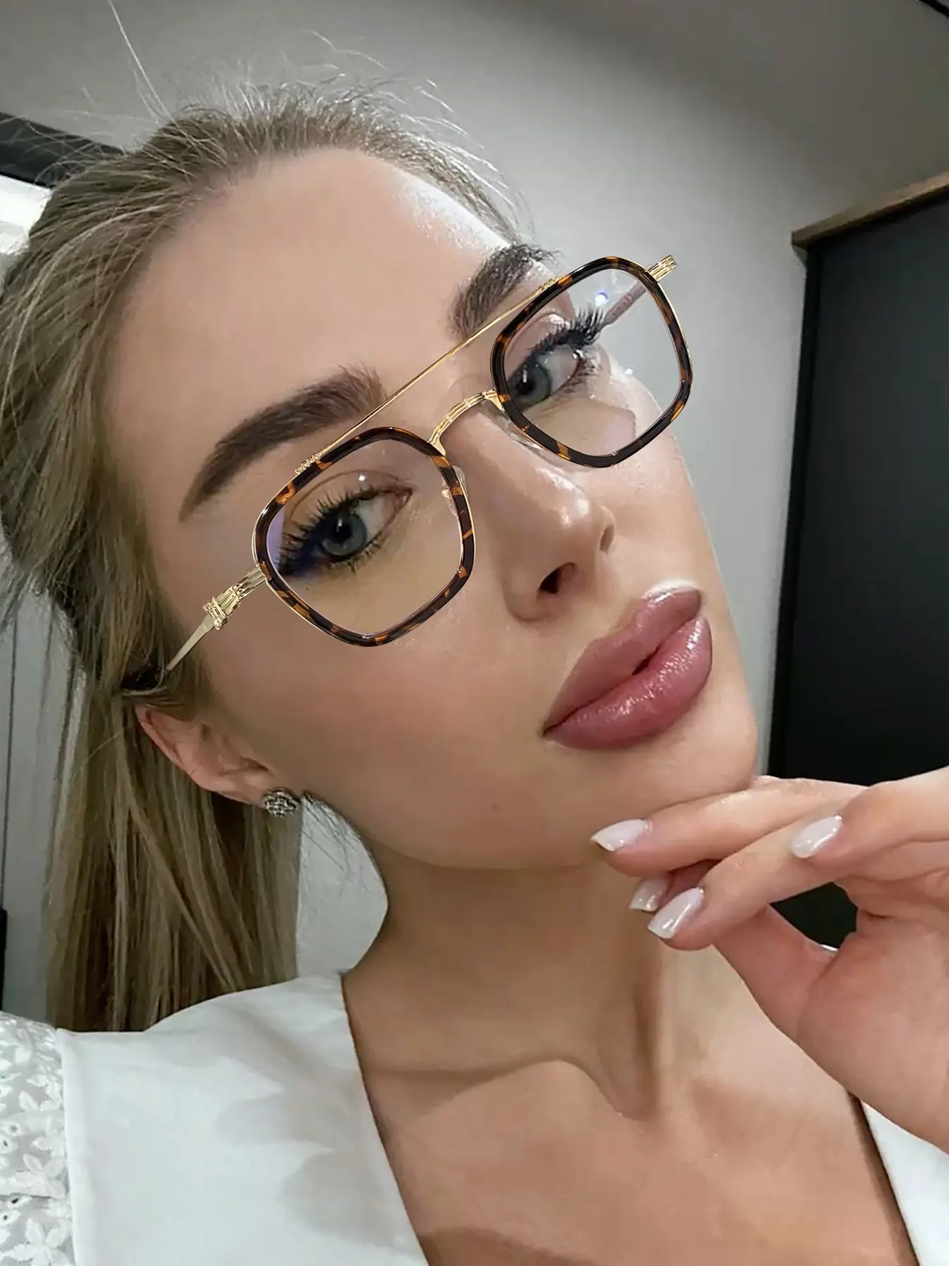 Women's Tortoiseshell Square Frame Glasses, Lightweight Durable Metal Frame, Dual Beam Design for Secure Fit, Daily Wear Fashion Accessory