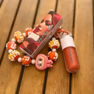 Bubu Clip & Kiss Lip Gloss with Keychain Glossy