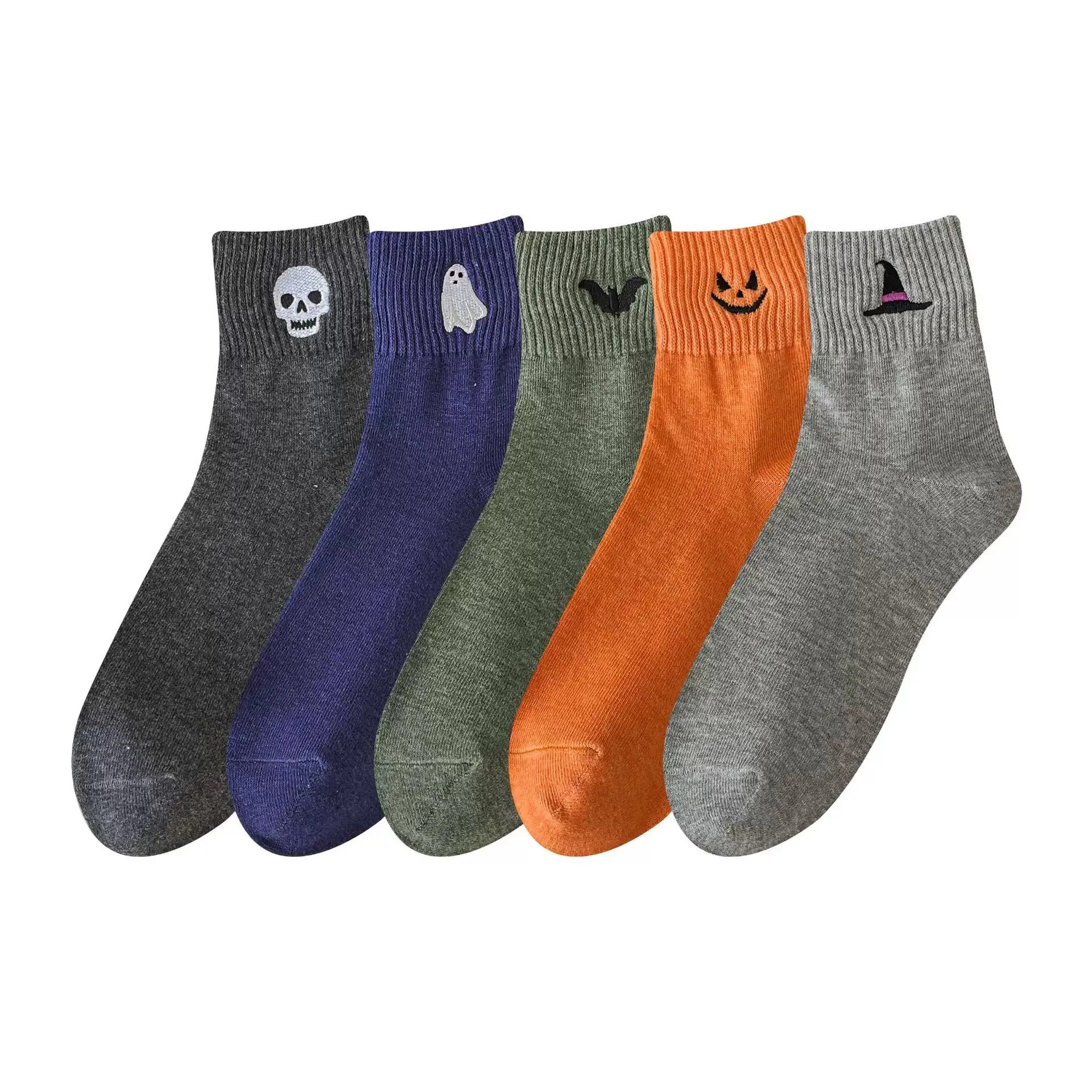 Viral Cute Halloween Socks , 5 Pairs Cozy Novelty Crew Socks Set, Funny Pumpkin Ghost Cartoon Mid-Calf Knit Socks, Halloween Socks Set - 5 Pairs with Skull, Ghost, Bat, Pumpkin, and Witch Designs - Fun and Festive Footwear for Adults