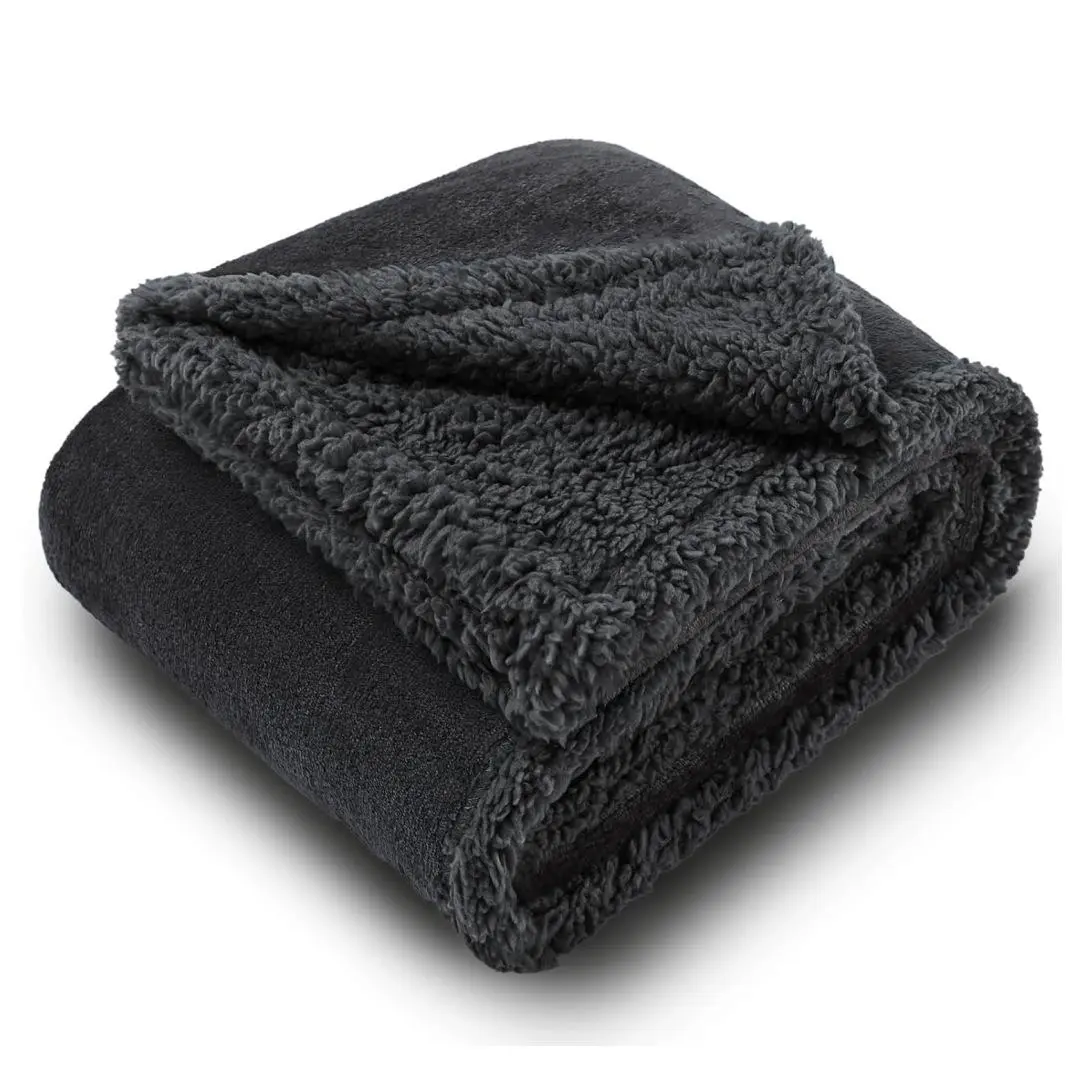 New Pet Waterproof Blanket - 4-Season Flannel & Lamb Wool Warm Double-Sided Bed Mat for Dogs & Cats, Skin-Friendly, Windproof, Machine Wash, Essential Home Supply