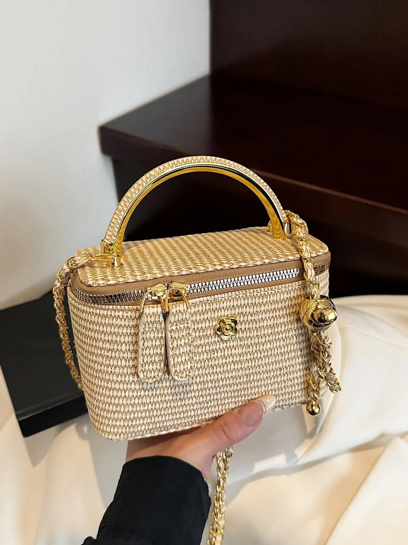 Texture, style small square bag, chain shoulder strap and double zipper design, versatile handheld shoulder bag with retro atmosphere, Crossbody Bag, Crossbody Handbag