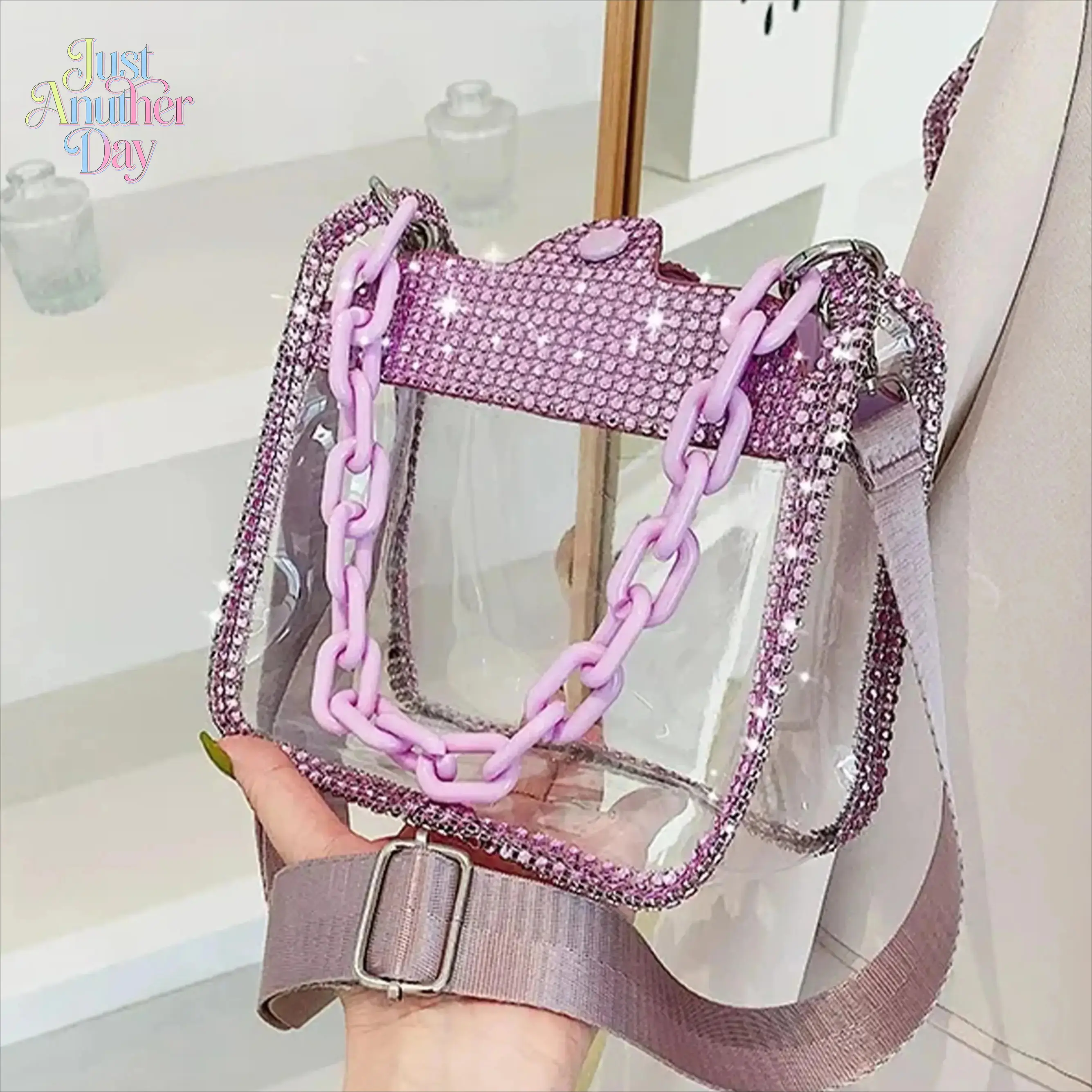 Women's Clear Transparent PVC Crossbody Bag - Chic Retro Plain Saddle Purse with Diamond Chain Strap, Small Mini Bag for Casual Wear, Concert, Stadium